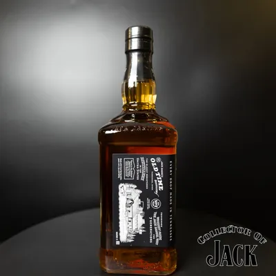 Side view of the 750mL Old No. 7 bottle