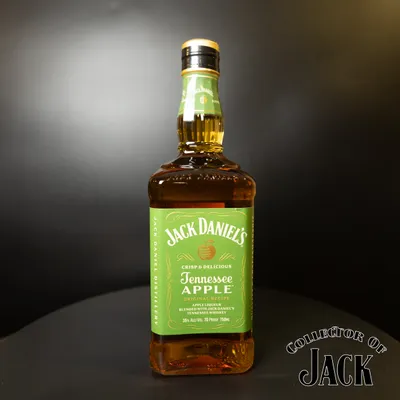 Front view of the 750mL Old No. 7 bottle
