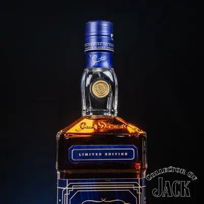 Jack Daniel's Sinatra Century Bottle Neck and Cap Detail