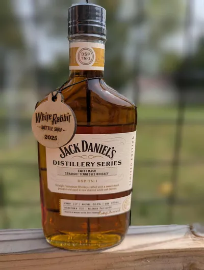 Jack Daniel's Distillery Series 015 Sweet Mash Straight Tennessee Whiskey aged in new charred white oak barrels