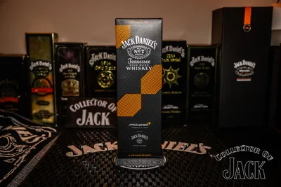 Jack Daniel's / McLaren Racing Formula 1 2023 Box Front